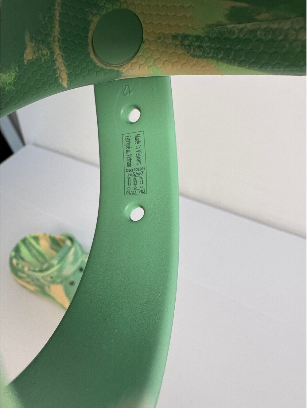 Crocs Classic Crush Marbled Platform Clogs Jade Green Multi - Mens 5 | Womens 7 - Picture 8 of 8